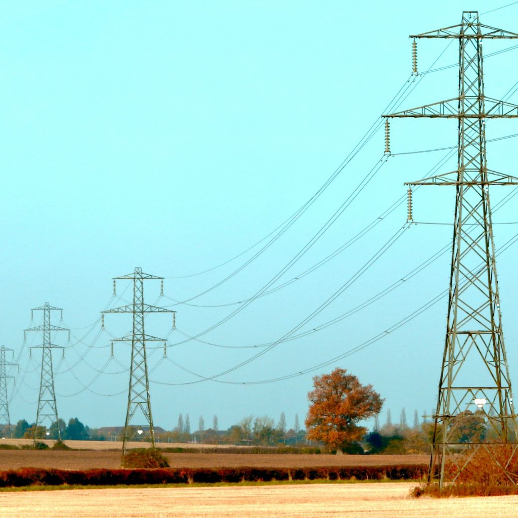 Perché la rete di trasmissione elettrica non tiene il passo con la domanda?