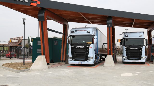 Rinnovabili • Ricarica camion elettrico, inaugurata la prima infrastruttura in Italia