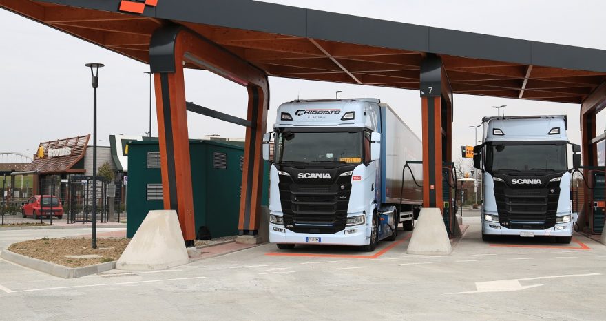 Rinnovabili • Ricarica camion elettrico, inaugurata la prima infrastruttura in Italia