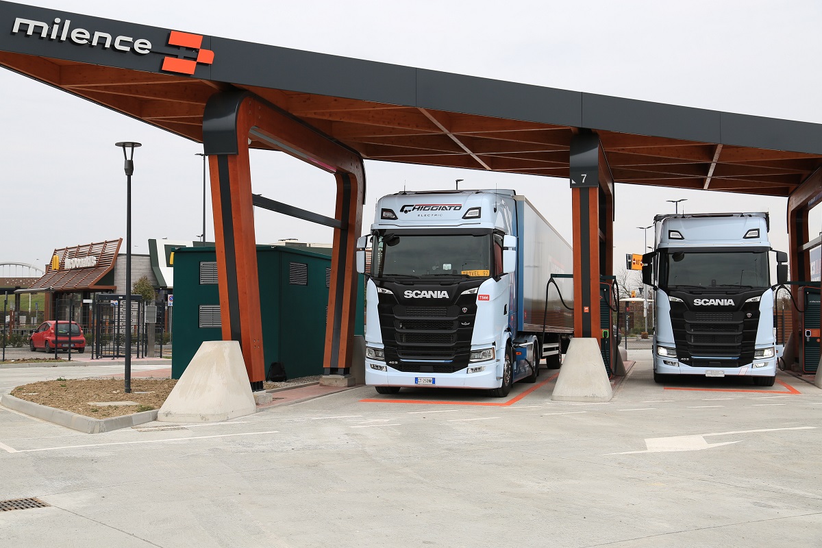 Rinnovabili • Ricarica camion elettrico, inaugurata la prima infrastruttura in Italia