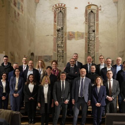 Rinnovabili • Università degli Studi di Bergamo e Schneider Electric: sinergie per il futuro tra sostenibilità e innovazione