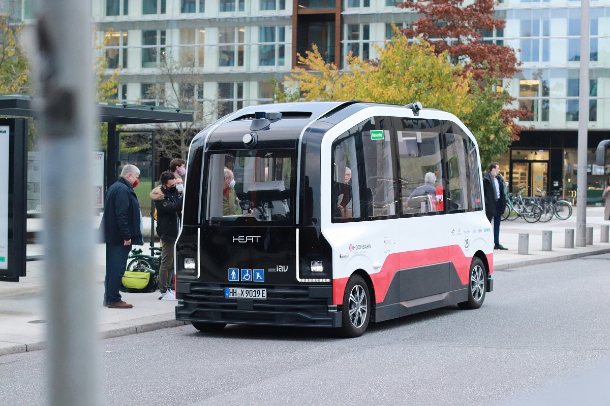 Rinnovabili • Camion e bus, boom di mezzi pesanti elettrici: luci e ombre del settore